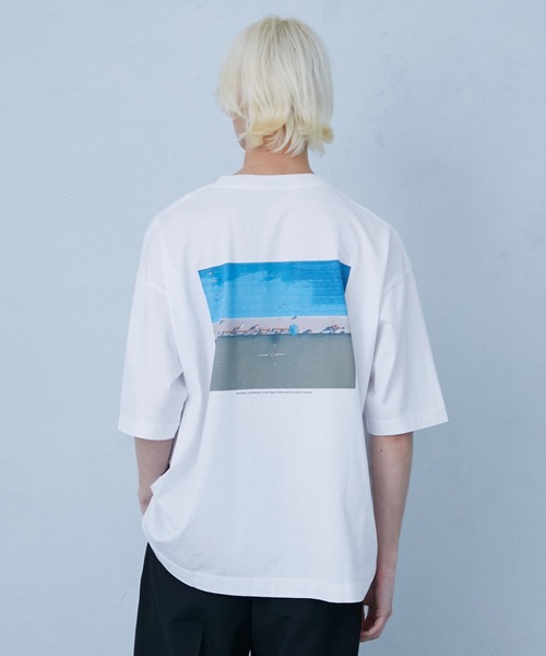 PUBLIC TOKYO(パブリックトウキョウ)の「ビューティフルバックプリントフォトTEE -ARG-(Tシャツ/カットソー・メンズ・ホワイト/ブラック・1/2)」の1枚目の写真