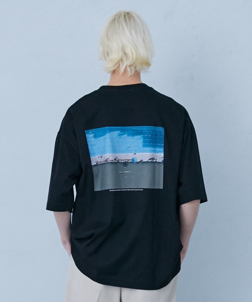 PUBLIC TOKYO(パブリックトウキョウ)の「ビューティフルバックプリントフォトTEE -ARG-(Tシャツ/カットソー・メンズ・ホワイト/ブラック・1/2)」の19枚目の写真