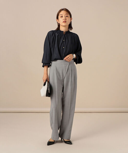 NOLLEY’S Sophi(ノーリーズソフィ)の「2WAYシャーリングブラウス(シャツ/ブラウス・レディース・ダークブラウン/ネイビー/オフホワイト/グリーン/ブラック系その他3/ベビーピンク・38/36)」の19枚目の写真