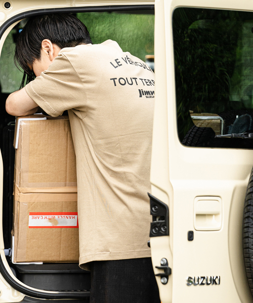 417 EDIFICE(フォーワンセブンエディフィス)の「【417×JIMNY/ジムニー】 LE VEHICULE 別注Tシャツ(Tシャツ/カットソー・メンズ・ホワイト/ベージュ/イエロー・MEDIUM/LARGE/X-LARGE)」の6枚目の写真