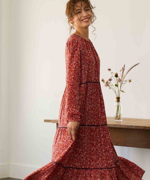 Jines（ジネス）の「パイピングフラワーティアードワンピース《WEB/一