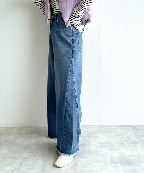 w closet（ダブルクローゼット）の「フレアデニムパンツ（デニムパンツ・レディース・ブルー/ダークグレー・FREE）」の9枚目の写真