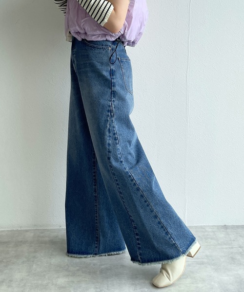 w closet（ダブルクローゼット）の「フレアデニムパンツ（デニムパンツ・レディース・ブルー/ダークグレー・FREE）」の16枚目の写真