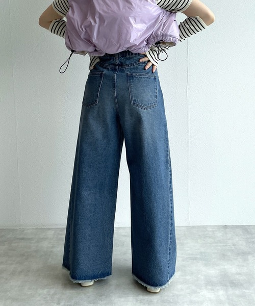 w closet（ダブルクローゼット）の「フレアデニムパンツ（デニムパンツ・レディース・ブルー/ダークグレー・FREE）」の17枚目の写真