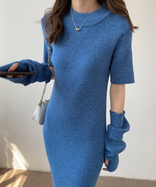 ABITOKYO(アビトーキョー)の「アームウォーマーハイネックニットロングワンピース(ワンピース・レディース・ブルー/ベージュ/オレンジ/ブラック・FREE)」の4枚目の写真