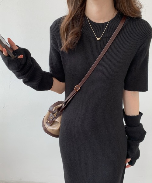 ABITOKYO(アビトーキョー)の「アームウォーマーハイネックニットロングワンピース(ワンピース・レディース・ブルー/ベージュ/オレンジ/ブラック・FREE)」の3枚目の写真