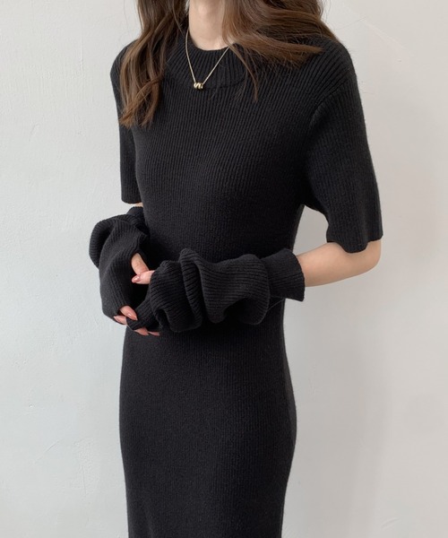 ABITOKYO(アビトーキョー)の「アームウォーマーハイネックニットロングワンピース(ワンピース・レディース・ブルー/ベージュ/オレンジ/ブラック・FREE)」の13枚目の写真