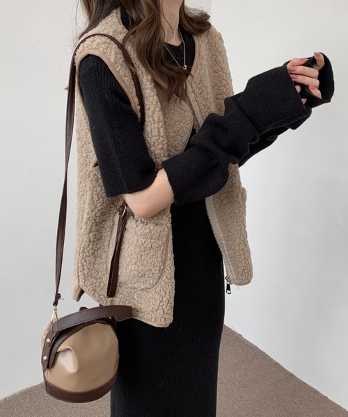 ABITOKYO(アビトーキョー)の「アームウォーマーハイネックニットロングワンピース(ワンピース・レディース・ブルー/ベージュ/オレンジ/ブラック・FREE)」の5枚目の写真
