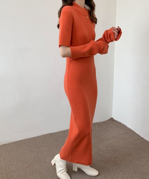 ABITOKYO(アビトーキョー)の「アームウォーマーハイネックニットロングワンピース(ワンピース・レディース・ブルー/ベージュ/オレンジ/ブラック・FREE)」の8枚目の写真