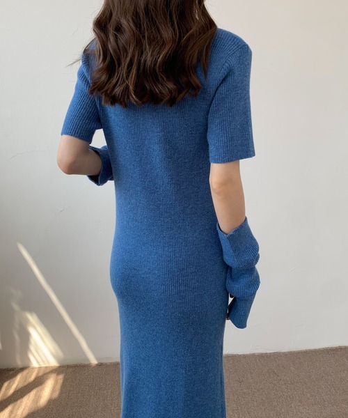 ABITOKYO(アビトーキョー)の「アームウォーマーハイネックニットロングワンピース(ワンピース・レディース・ブルー/ベージュ/オレンジ/ブラック・FREE)」の7枚目の写真