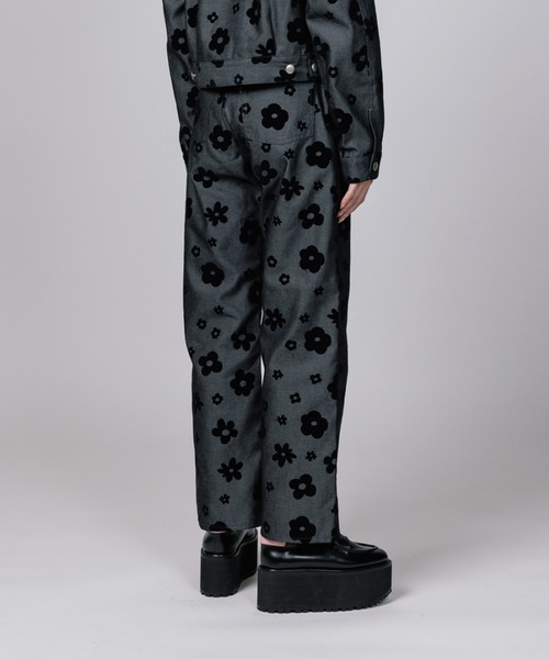 NON TOKYO（ノントーキョー）の「NON TOKYO/ノントーキョー/フロッキーフラワーデニムパンツ（デニムパンツ・レディース・ブラック/カーキ/インディゴブルー・1/2）」の5枚目の写真