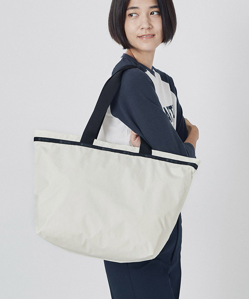 新品】S&A ペンダントトップ 蜂 グリーンアンバー 万博 ポーランド