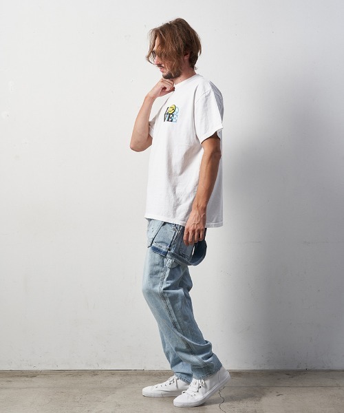 STUD MUFFIN(スタッドマフィン)の「mt8085-6ozピグメントダイコットン天竺アーススマイリー-サガラパッチ SSTシャツ(Tシャツ/カットソー・メンズ・ホワイト/チャコールグレー・2/4/3)」の22枚目の写真
