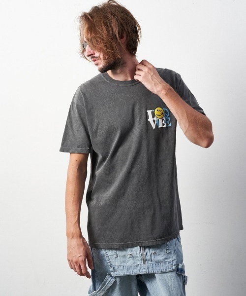 STUD MUFFIN(スタッドマフィン)の「mt8085-6ozピグメントダイコットン天竺アーススマイリー-サガラパッチ SSTシャツ(Tシャツ/カットソー・メンズ・ホワイト/チャコールグレー・2/4/3)」の14枚目の写真