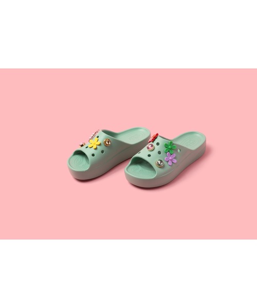 crocs(クロックス)の「クロックス クラシック プラットフォーム スライド サンダル / crocs Classic Platform Slide(サンダル・レディース・ブラック/ホワイト/ベージュ/グリーン系その他/ピンク/ライトブルー・24cm/25cm/23cm/22cm/21cm/26cm)」の17枚目の写真