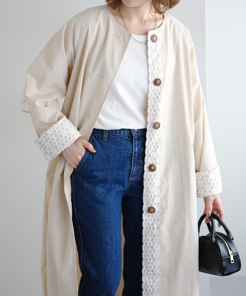 DISCOAT（ディスコート）の「バックフリルレースナイロンコート（ノーカラーコート・レディース・アイボリー・FREE）」の9枚目の写真
