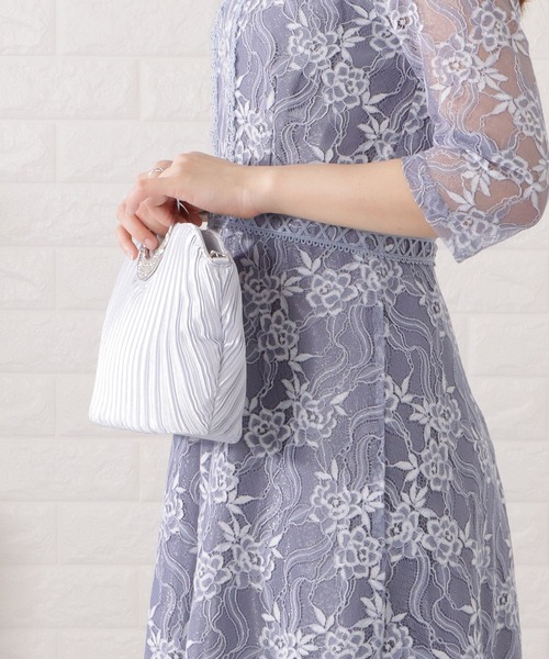 Lace Ladies(レースレディース)の「メタルハンドルサテンプリーツラウンドバッグ(クラッチバッグ・レディース・ブラック/シルバー/ベージュ・FREE)」の8枚目の写真