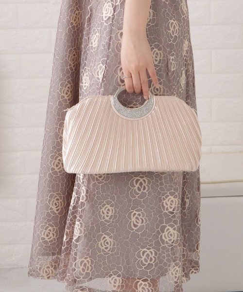 Lace Ladies(レースレディース)の「メタルハンドルサテンプリーツラウンドバッグ(クラッチバッグ・レディース・ブラック/シルバー/ベージュ・FREE)」の13枚目の写真