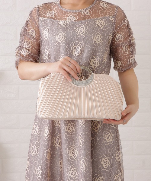 Lace Ladies(レースレディース)の「メタルハンドルサテンプリーツラウンドバッグ(クラッチバッグ・レディース・ブラック/シルバー/ベージュ・FREE)」の14枚目の写真