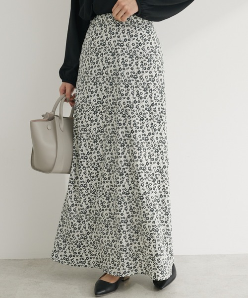 花柄が素敵なグリーンのスカートです❣ She's Closet（シーズクローゼット）の「Aラインフレアロング丈