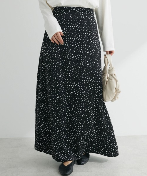 花柄が素敵なグリーンのスカートです❣ She's Closet（シーズクローゼット）の「Aラインフレアロング丈