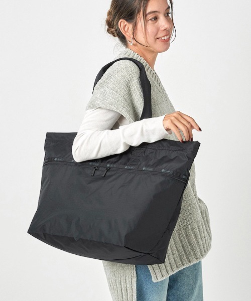 LeSportsac（レスポートサック）の「CARLIN ZIP TOP TOTE BAG リサイクルドブラックJP（トートバッグ・レディース・ブラック・FREE）」の14枚目の写真