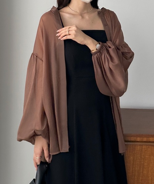 Louere(ルエレ)の「パフスリーブシアーノーカラーシャツ(シャツ/ブラウス・レディース・ブラック/アイボリー/ブラウン・SMALL/MEDIUM/LARGE/X-LARGE)」の14枚目の写真