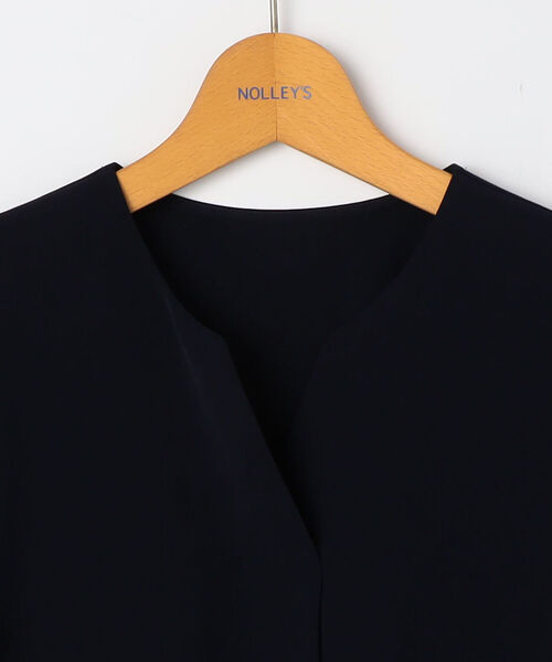 NOLLEY’S(ノーリーズ)の「ソリビア/ツイルキーネックブラウス(シャツ/ブラウス・レディース・ネイビー/ホワイト/ブラック・36/38)」の20枚目の写真