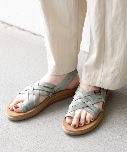 Teva(テバ)の「TEVA: VOYA STRAPPY ストラップ サンダル(サンダル・レディース・ホワイト/ブラック/カーキ・23/24/25)」の3枚目の写真