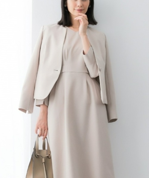 7days Life Styling(セブンデイズライフスタイリング)の「【洗える】キーネックジャケットアンサンブルスーツ(ジャケット+Vネック八分袖丈フレアワンピース)(スーツセット・レディース・ブラック/ネイビー/ピンクベージュ/グレイッシュブルー/ブラック系/ネイビー系/ベージュ系・LL/M/L/3L/S/6L/5L/4L/8L)」の3枚目の写真