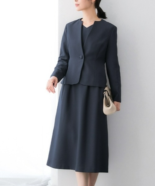 7days Life Styling(セブンデイズライフスタイリング)の「【洗える】キーネックジャケットアンサンブルスーツ(ジャケット+Vネック八分袖丈フレアワンピース)(スーツセット・レディース・ブラック/ネイビー/ピンクベージュ/グレイッシュブルー/ブラック系/ネイビー系/ベージュ系・LL/M/L/3L/S/6L/5L/4L/8L)」の6枚目の写真