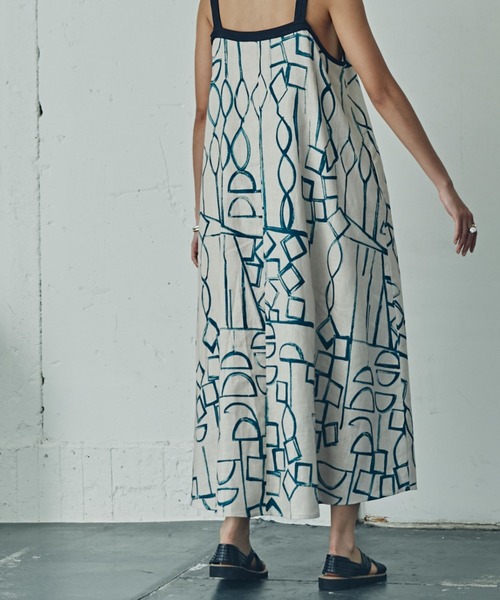 ROSE BUD(ローズバッド)の「テントラインワンピース(ワンピース・レディース・ブラック/ネイビー/ベージュ・FREE)」の14枚目の写真