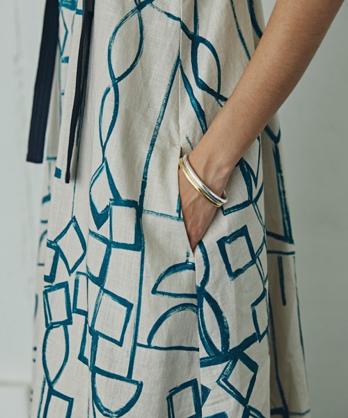 ROSE BUD(ローズバッド)の「テントラインワンピース(ワンピース・レディース・ブラック/ネイビー/ベージュ・FREE)」の16枚目の写真