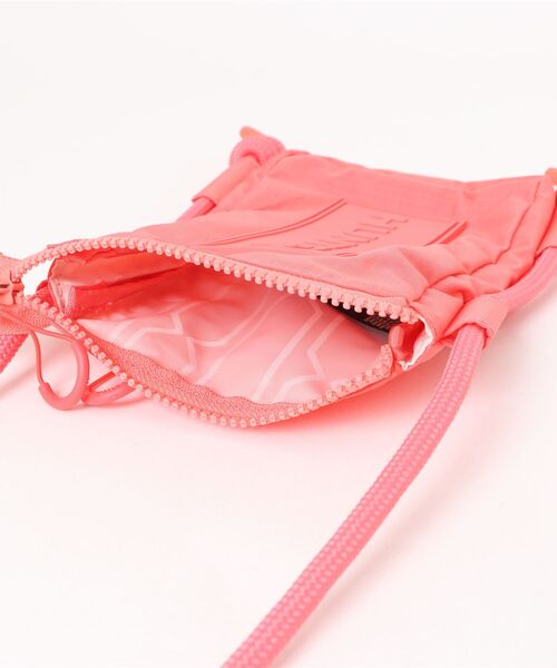 HUNTER(ハンター)の「《HUNTER》travel ripstop phone pouch(ボディバッグ/ウエストポーチ・メンズ・ブラック/ホワイト/ブラック×ブラック/ホワイト×レッド/グリーン系その他/レッド系その他/ホワイト系その他/ブルー系その他/シルバー/グリーン系その他2・フリー)」の12枚目の写真