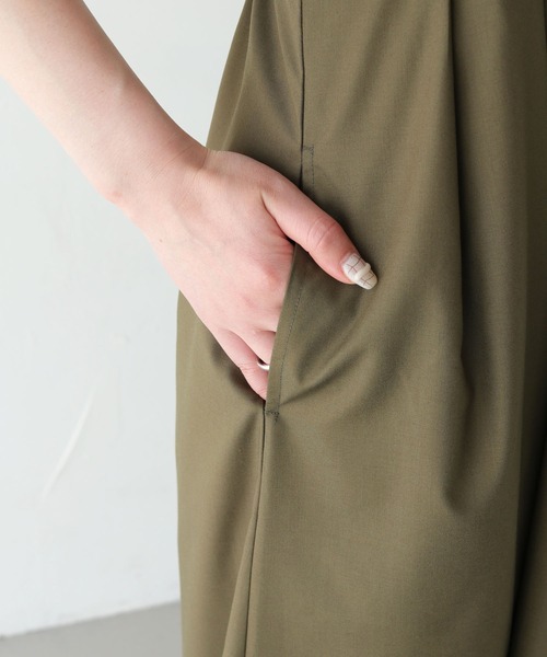 HER CLOSET（ハークローゼット）の「 【HER CLOSET】WEB限定バックリボンキャミワンピース WEB LIMITED BACK RIBBON CAMI DRESS（ワンピース・レディース・ブラック/ブラウン/カーキ・M）」の4枚目の写真