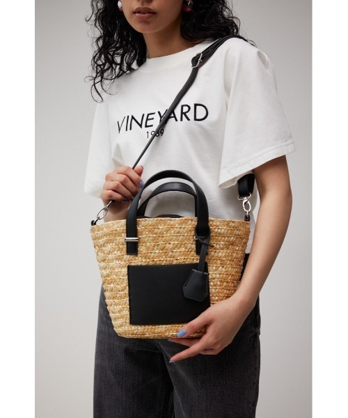 AZUL by moussy(アズールバイマウジー)の「FRONT POCKET BUCKET TOTE BAG/フロントポケットバケットトートバッグ(ショルダーバッグ・レディース・ブラック/キャメル・FREE)」の1枚目の写真