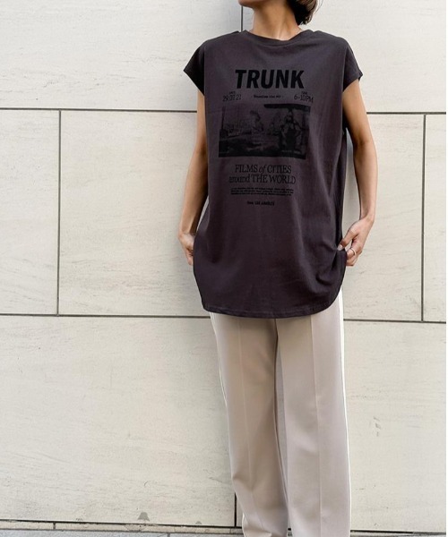 CHIGNON（シニヨン）の「CHIGNON フォトフレンチスリーブTシャツ（Tシャツ/カットソー・レディース・ライトカーキ/ホワイト/チャコールグレー・FREE）」の7枚目の写真