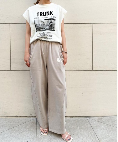 CHIGNON（シニヨン）の「CHIGNON フォトフレンチスリーブTシャツ（Tシャツ/カットソー・レディース・ライトカーキ/ホワイト/チャコールグレー・FREE）」の4枚目の写真