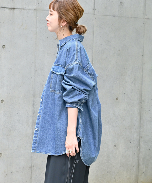 B.C STOCK（ベーセーストック）の「デニムワーカーシャツ（シャツ/ブラウス・レディース・ブルー・FREE）」の2枚目の写真