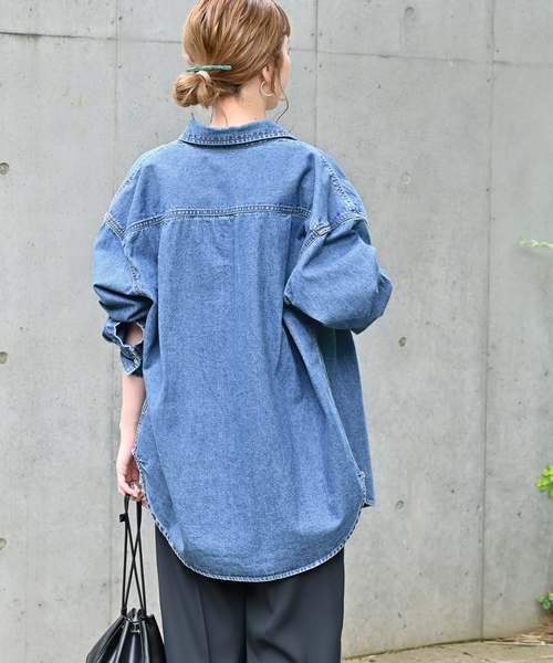 B.C STOCK（ベーセーストック）の「デニムワーカーシャツ（シャツ/ブラウス・レディース・ブルー・FREE）」の5枚目の写真