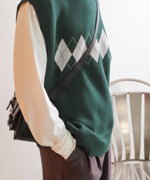 SENSE OF PLACE by URBAN RESEARCH（センスオブプレイスバイアーバンリサーチ）の「『ユニセックス』アーガイルニットベスト（ベスト・メンズ・ブラック/ライトベージュ/グリーン・MEDIUM/LARGE）」の4枚目の写真