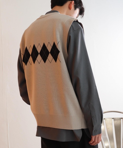 SENSE OF PLACE by URBAN RESEARCH（センスオブプレイスバイアーバンリサーチ）の「『ユニセックス』アーガイルニットベスト（ベスト・メンズ・ブラック/ライトベージュ/グリーン・MEDIUM/LARGE）」の14枚目の写真