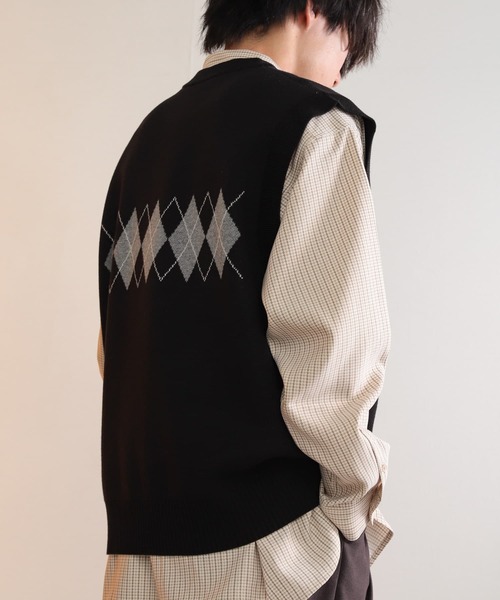 SENSE OF PLACE by URBAN RESEARCH（センスオブプレイスバイアーバンリサーチ）の「『ユニセックス』アーガイルニットベスト（ベスト・メンズ・ブラック/ライトベージュ/グリーン・MEDIUM/LARGE）」の21枚目の写真