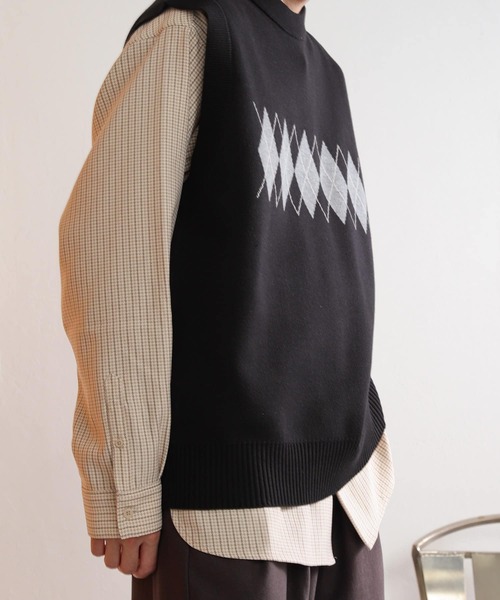 SENSE OF PLACE by URBAN RESEARCH（センスオブプレイスバイアーバンリサーチ）の「『ユニセックス』アーガイルニットベスト（ベスト・メンズ・ブラック/ライトベージュ/グリーン・MEDIUM/LARGE）」の22枚目の写真