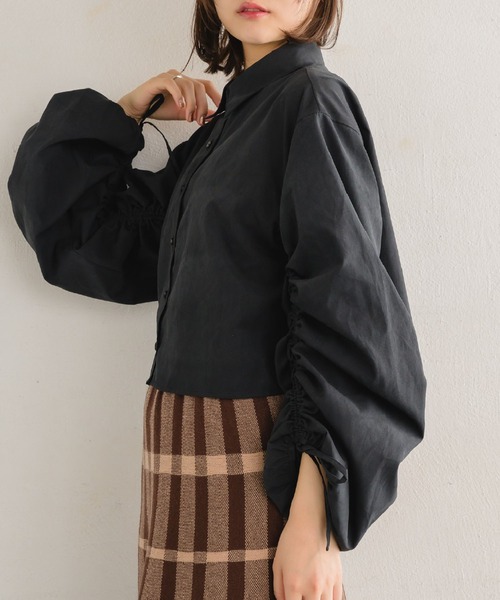 RETRO GIRL（レトロガール）の「起毛袖シャーリングSH（シャツ/ブラウス・レディース・ブラック/ライトベージュ/ブルー・FREE）」の2枚目の写真