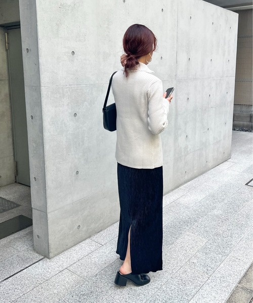 feepur（フェピュール）の「【TALLサイズあり】ベロアランダムプリーツナロースカート（スカート・レディース・グレー/ブラック/アイボリー・TALL/MEDIUM）」の7枚目の写真