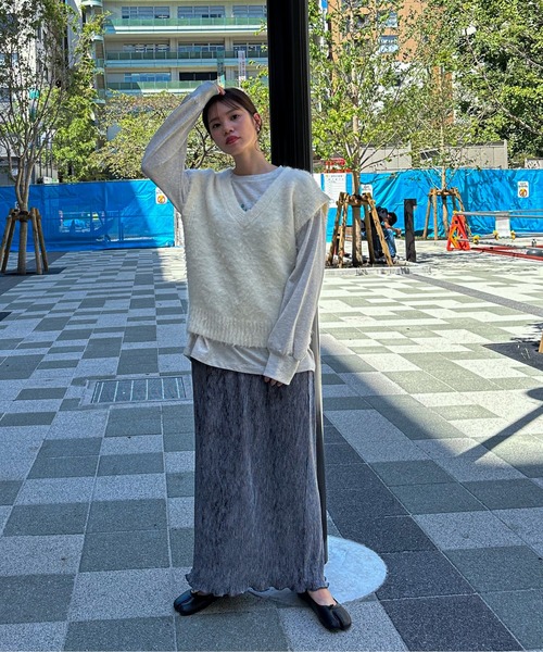 feepur（フェピュール）の「【TALLサイズあり】ベロアランダムプリーツナロースカート（スカート・レディース・グレー/ブラック/アイボリー・TALL/MEDIUM）」の16枚目の写真