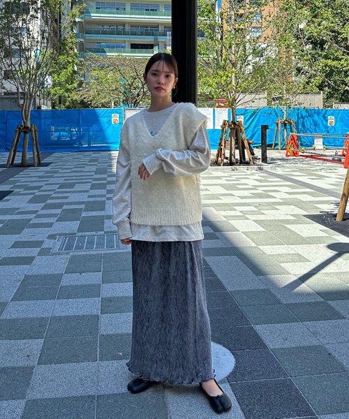 feepur（フェピュール）の「【TALLサイズあり】ベロアランダムプリーツナロースカート（スカート・レディース・グレー/ブラック/アイボリー・TALL/MEDIUM）」の17枚目の写真