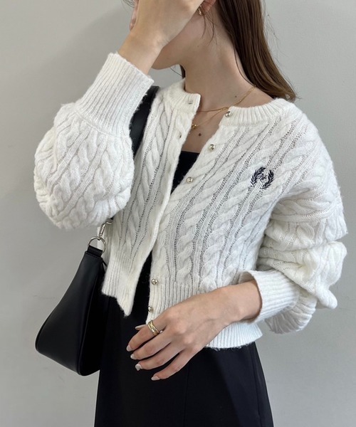 one after another NICE CLAUP(ワンアフターアナザーナイスクラップ)の「ワンポイント刺繍金ボタンカーディガン(カーディガン/ボレロ・レディース・ラベンダー/オフホワイト/ベージュ/ブラック・FREE)」の3枚目の写真