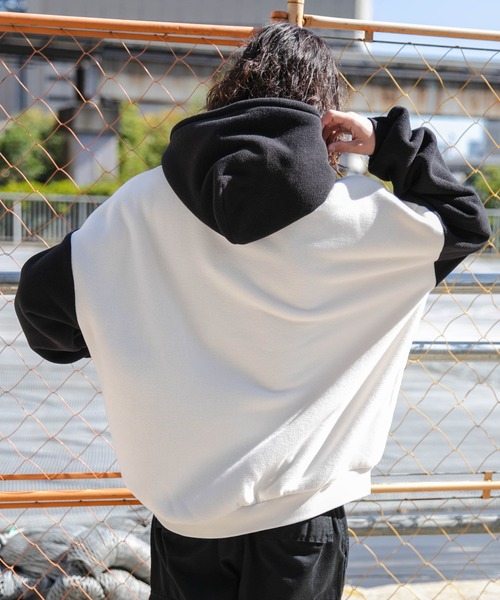 WEGO（ウィゴー）の「WEGO/バイカラーフリースグラフィックプルパーカー（パーカー・メンズ・ブラック/オフホワイト・MEDIUM/LARGE）」の11枚目の写真